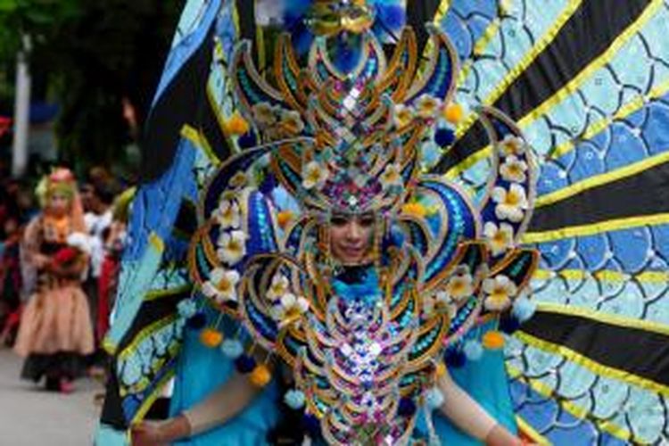 Pawai Bunga yang digelar di Pamekasan, Ahad (24/11/2013) dinilai menjiplak Jember Fashion Carnaval (JFC).