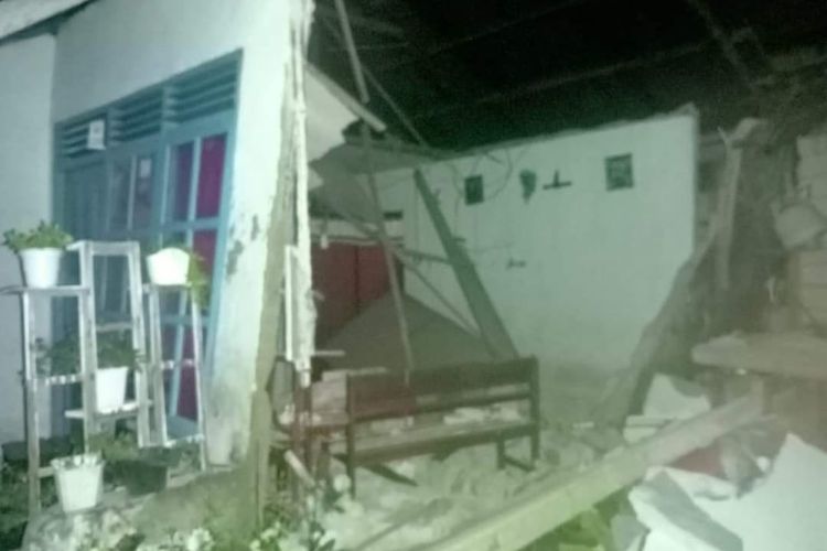 Puluhan rumah warga di kabupaten Kepulauan Tanimbar, Maluku rusak akibat musibah gempa 7,5 magnitudo yang mengguncnag wilayah tersebut, Selasa (10/1/2023)