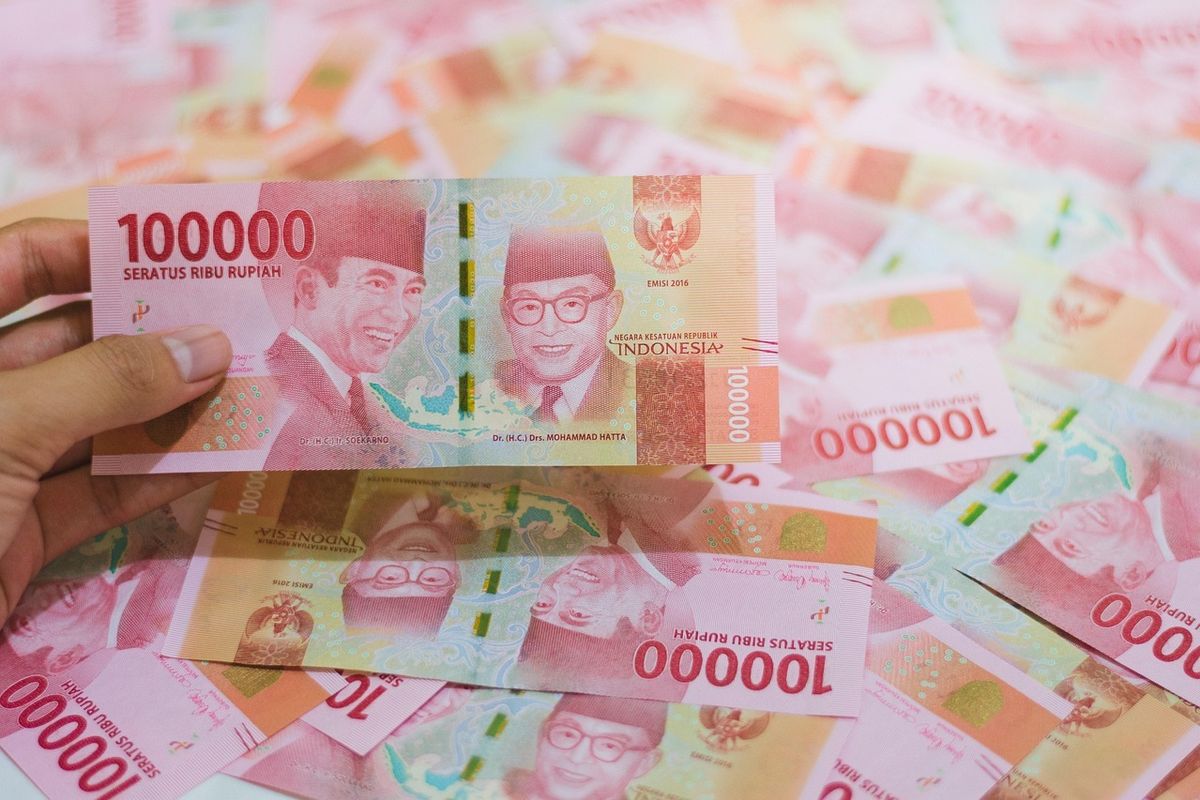 Rupiah Tembus Rekor Terendah Sejarah, Sentuh Rp 17.105 per Dolar AS