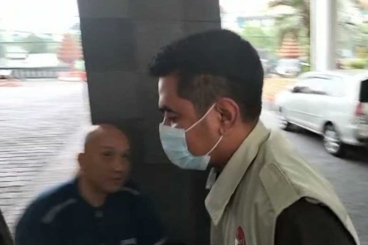 Tim KPK mendatangi gedung DPRD Jatim, Selasa (20/12/2022).