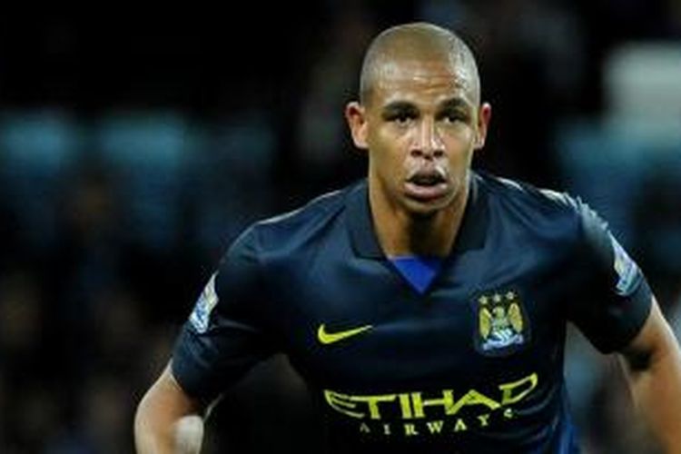 Gelandang bertahan Manchester City, Fernando. 