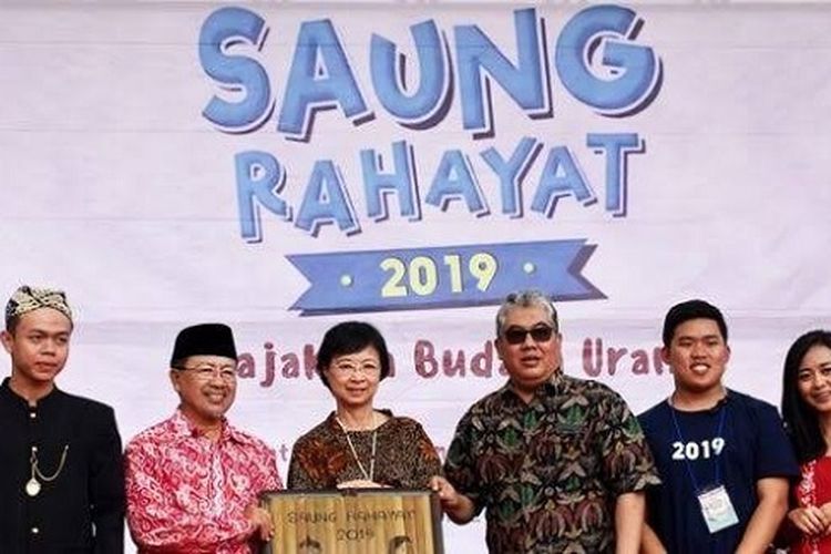 Peserta Comdev dengan pemerintah setempat dalam acara Saung Rahayat (Dok. Prasmul)