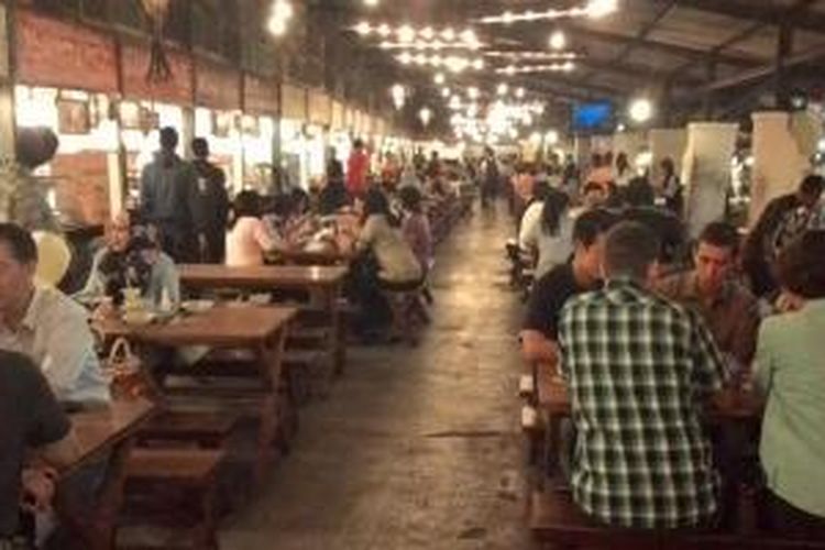 Suasana di Paskal Food Market di Bandung, Jawa Barat.