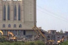 Dianggap Simbol Perlawanan, Sebuah Gereja di Tiongkok Dihancurkan
