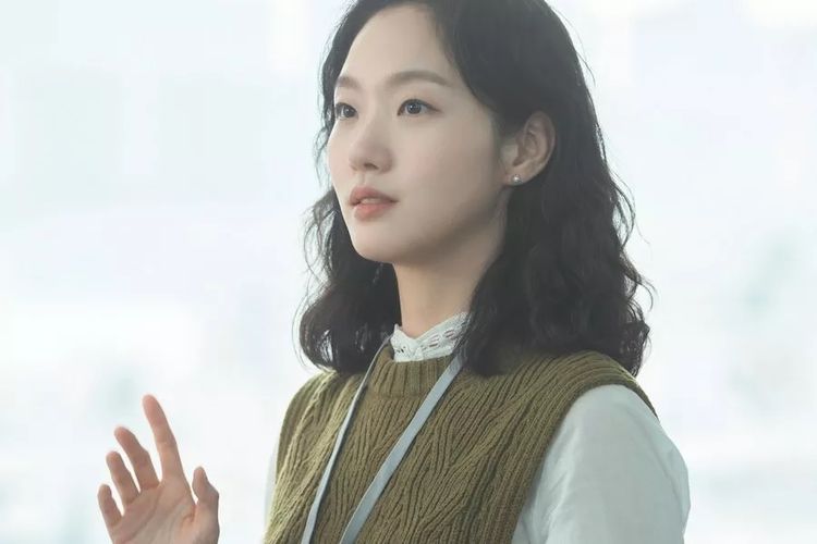 Aktris Kim Go Eun membintangi drama Little Women, tayang di Netflix pada Agustus 2022.