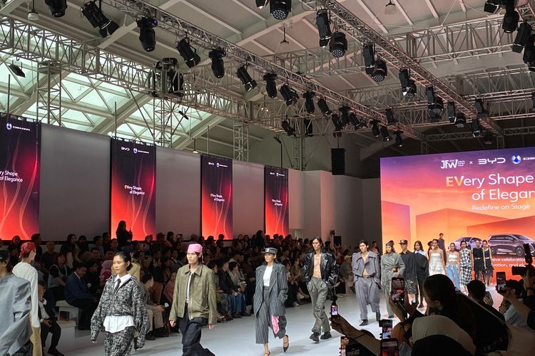 Denza di ajang Jakarta Fashion Week 2026 Kompas.com/Nanda