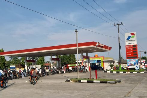 Cerita Pengendara Motor Beralih ke SPBU Lain hingga Kurangi Kecepatan Kendaraan Imbas Harga BBM Naik