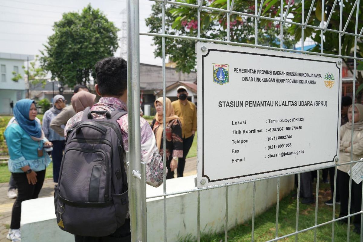 Salah satu Stasiun Pemantau Kualitas Udara (SPKU) aktif milik Pemerintah Provinsi (Pemprov) Daerah Khusus Ibu Kota (DKI) Jakarta yang terletak di Taman Sutoyo.