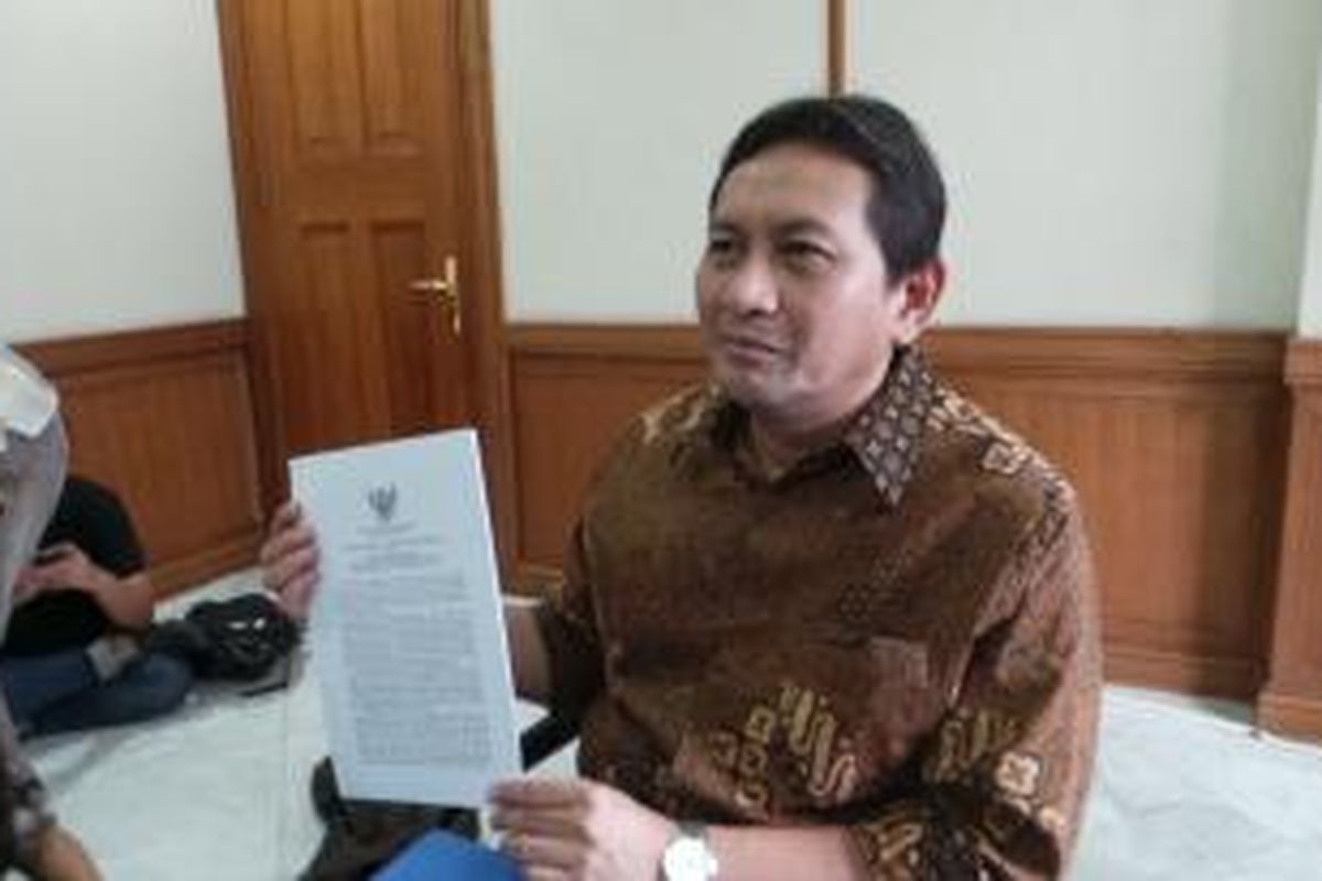 Mantan Kepala Dinas Perhubungan DKI Jakarta Udar Pristono saat memberikan keterangan terkait bus transjakarta berkarat. Pristono telah ditetapkan sebagai tersangka oleh Kejagung, Senin (12/5/2014) kemarin.
