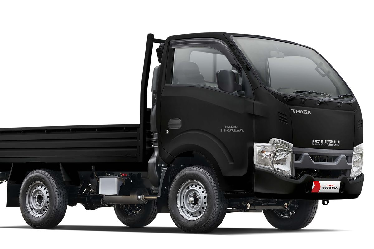 Isuzu Traga Hadir dengan Varian Warna Hitam