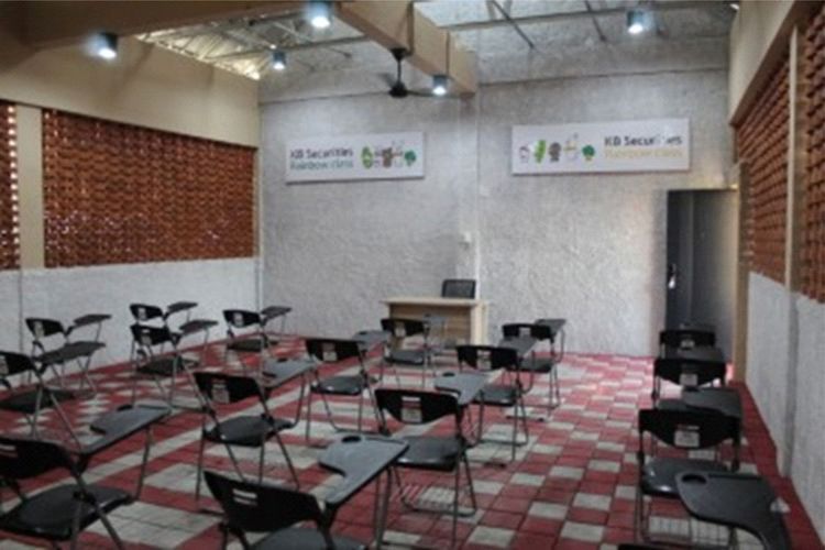 Kondisi ruang kelas baru Sekolah Dasar Khusus Al Rahmah, Jakarta Utara, 