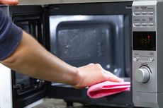 Seberapa Sering Oven Microwave Harus Dibersihkan?