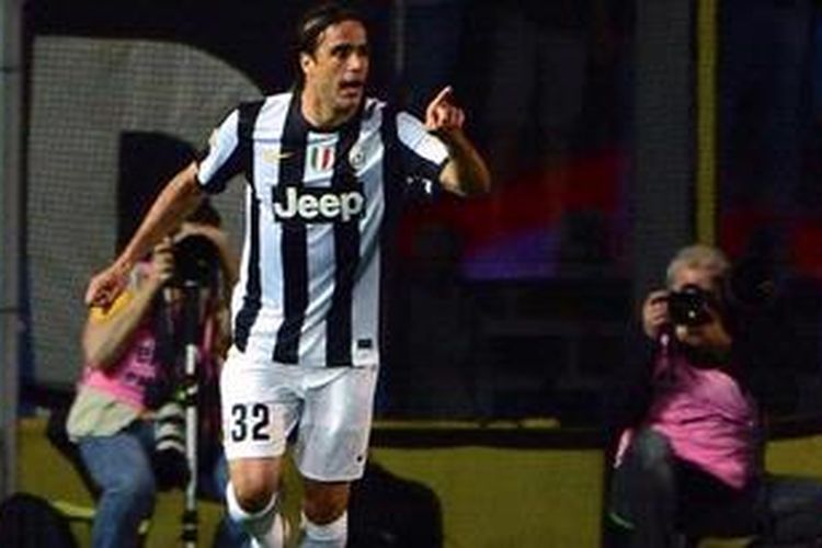 Penyerang Juventus, Alessandro Matri, merayakan golnya dalam pertandingan Serie-A melawan Atalanta, Rabu (8/5/2013).  