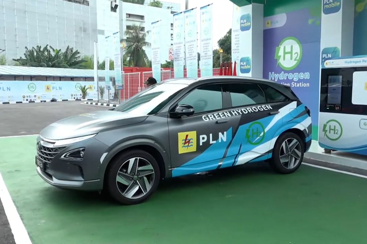 Hyundai Nexo di peresmian stasiun pengisian hidrogen (hydrogen refueling station/HRS) pertama di Indonesia, Jakarta, Rabu (21/2/2024).