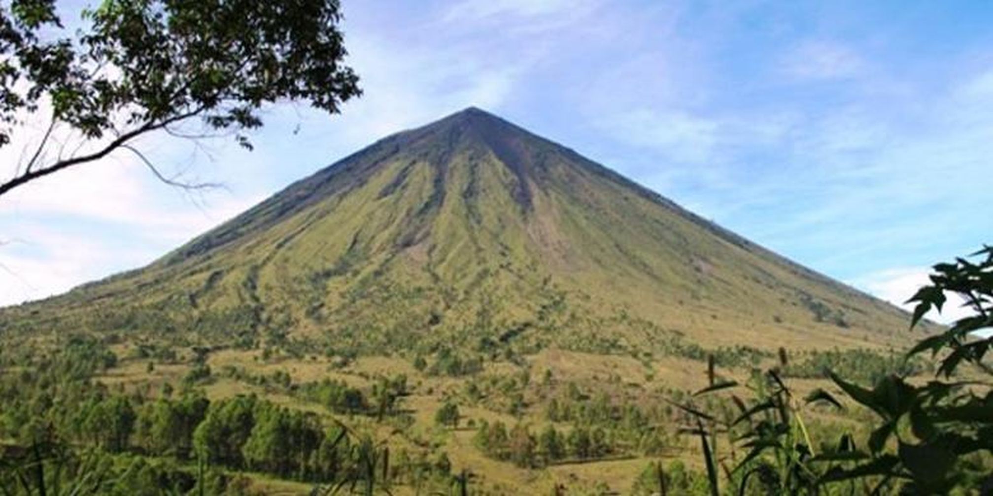 Download 500 Koleksi Gambar Gunung Inerie Terbaik Gratis HD