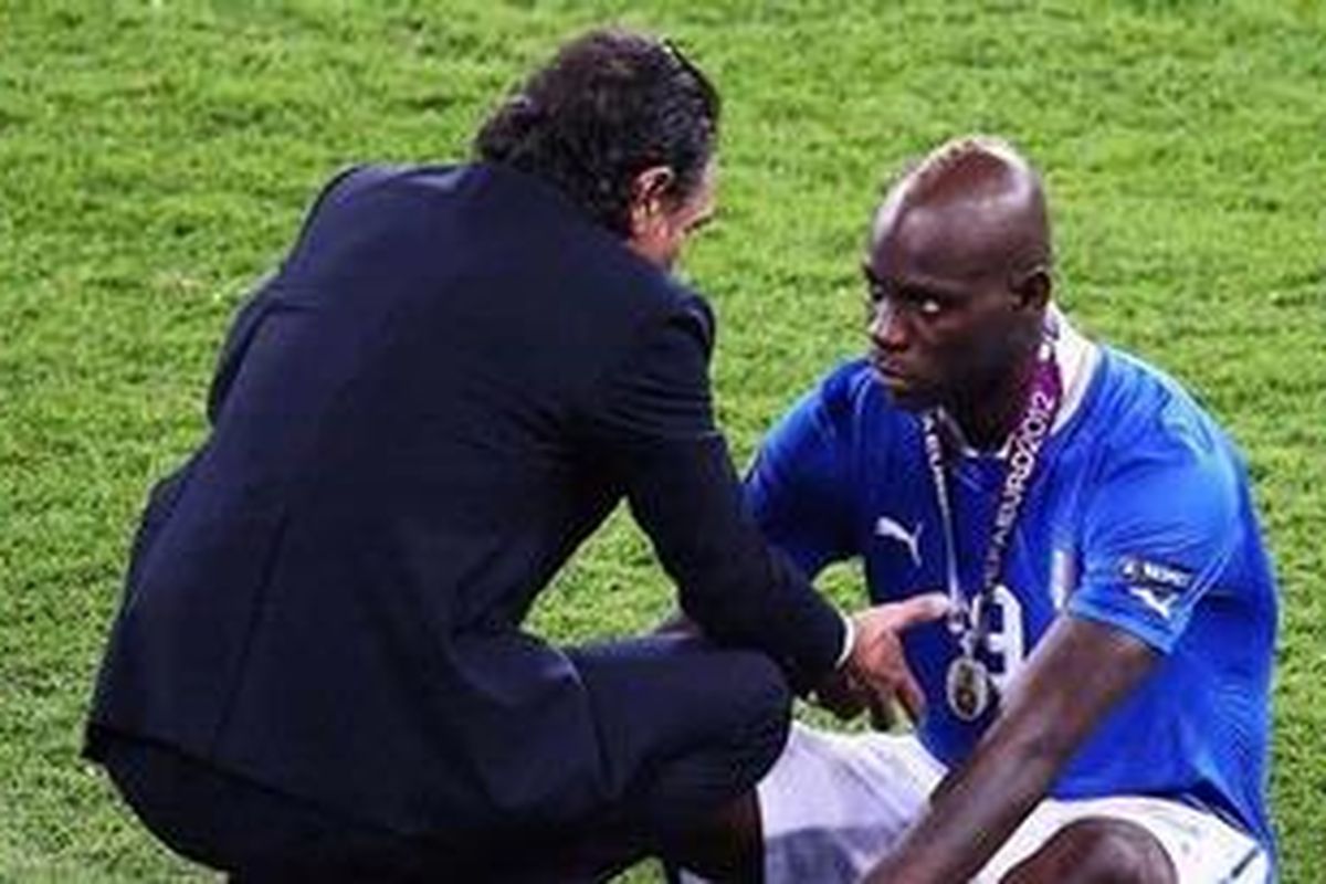 Pelatih Italia, Cesare Prandelli, tak memanggil Mario Balotelli untuk uji tanding melawan Inggris di Berne, Swiss, Rabu (15/8/2012).