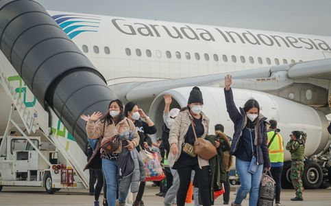80 Indonesian Evacuees from Ukraine Arrive Home