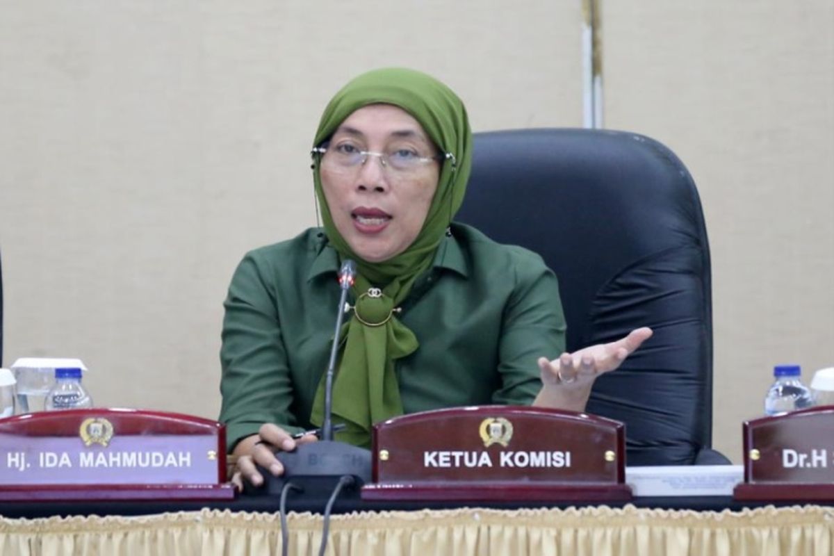 Ketua Komisi D DPRD DKI Jakarta Ida Mahmudah meminta Dinas Lingkungan Hidup (LH) Provinsi DKI Jakarta untuk serius menangani pengelolaan sampah.