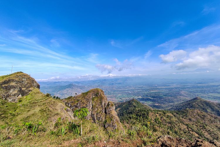 Panorama di Puncak Kuik Ponorogo.