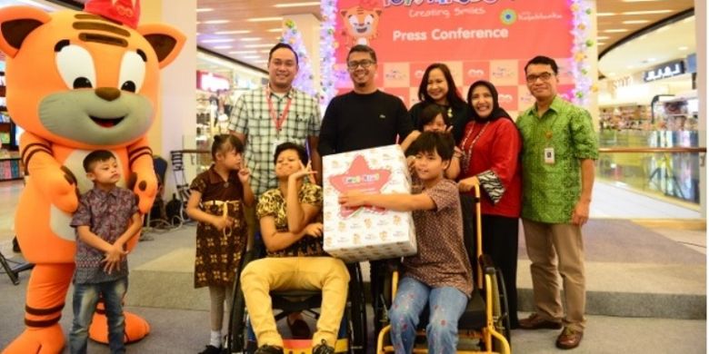 Toys Kingdom melalui Kawan Lama Foundation juga melakukan program sosial bertema Toys For Kids yang bekerja sama dengan Yayasan Sayap Ibu. 
