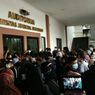 Vaksinasi di Purwokerto Timbulkan Kerumunan, Diperebutkan Ortu Siswa yang Akan PTM