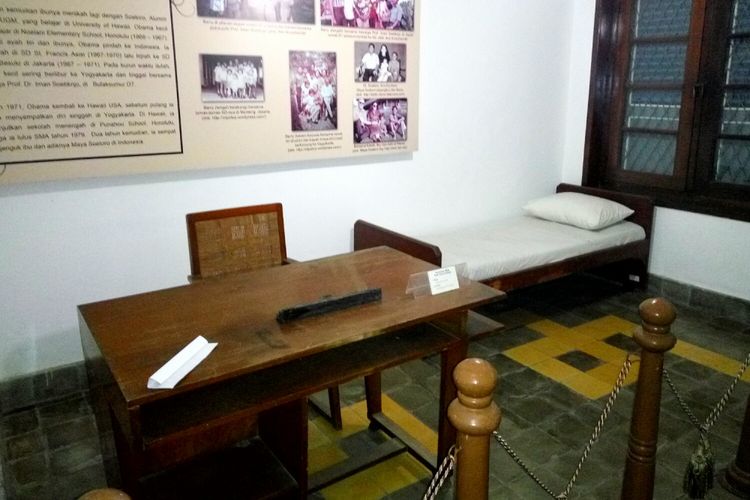 Inilah tempat tidur yang digunakan Barack Obama kecil dan orangtuanya masih tersimpan baik di museum UGM