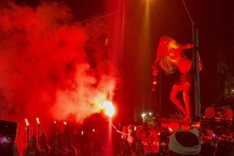 Semarak Pawai Ogoh-ogoh Malam Nyepi di Pura Mandharagiri Semeru Agung Lumajang