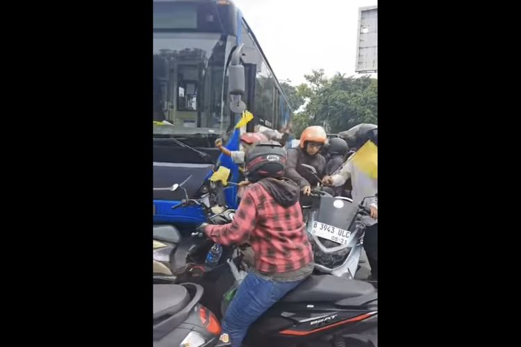 Bus Transjakarta Diadang Rombongan Pengantar Jenazah di Jakpus, Ini Penjelasan Transjakarta