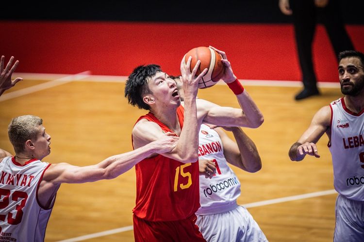 Laga Lebanon vs China dalam perempat final FIBA Asia Cup 2022 yang berlangsung di Istora Senayan, Jakarta, pada Rabu (20/7/2022) malam WIB. China luput dari daftar semifinalis FIBA Asia Cup 2022 seusai takluk 69-72 dalam laga tersebut.