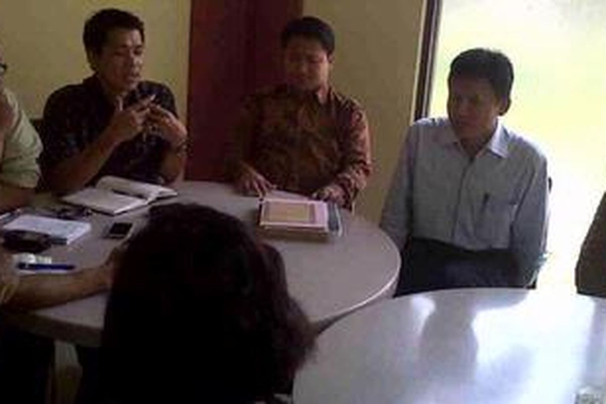 Para dosen UIN Syarif Hidayatullah dalam sebuah diskusi di kampus tersebut, Kamis (28/4/2011)