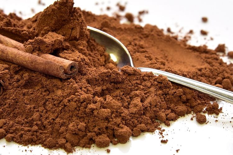 Ilustrasi kayu manis, kayu manis bubuk. 