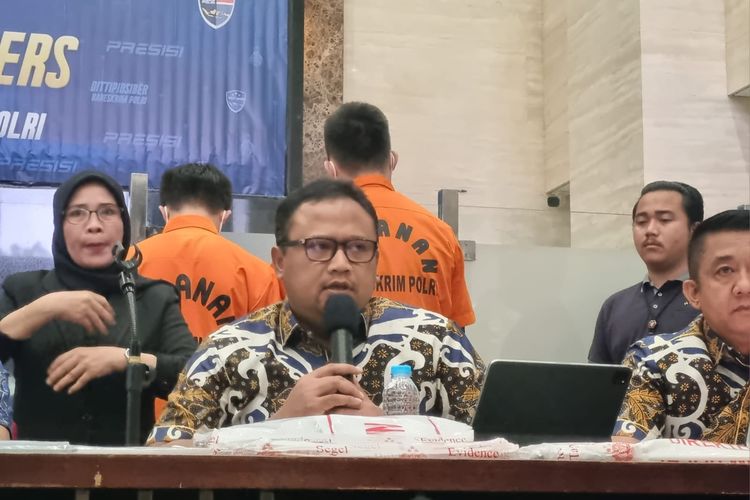 Direktur Tindak Pidana Siber (Dirtipidsiber) Bareskrim Polri Brigjen Adi Vivid Agustiadi Bachtiar di Mabes Polri, Jakarta, Jumat (28/7/2023). 