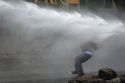 80 Orang Ditangkap Saat Demo Tolak UU Cipta Kerja Berubah Jadi Kerusuhan di Tangerang