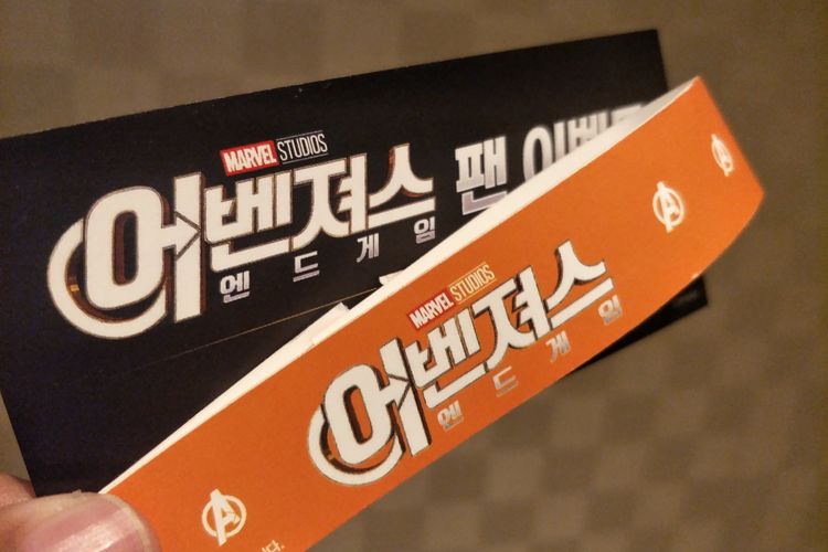 Tiket dan gelang fan event film Avengers: Endgame yang digelar di Jang Chung Arena, Seoul, Korea Selatan, Senin (15/4/2019) malam waktu setempat.