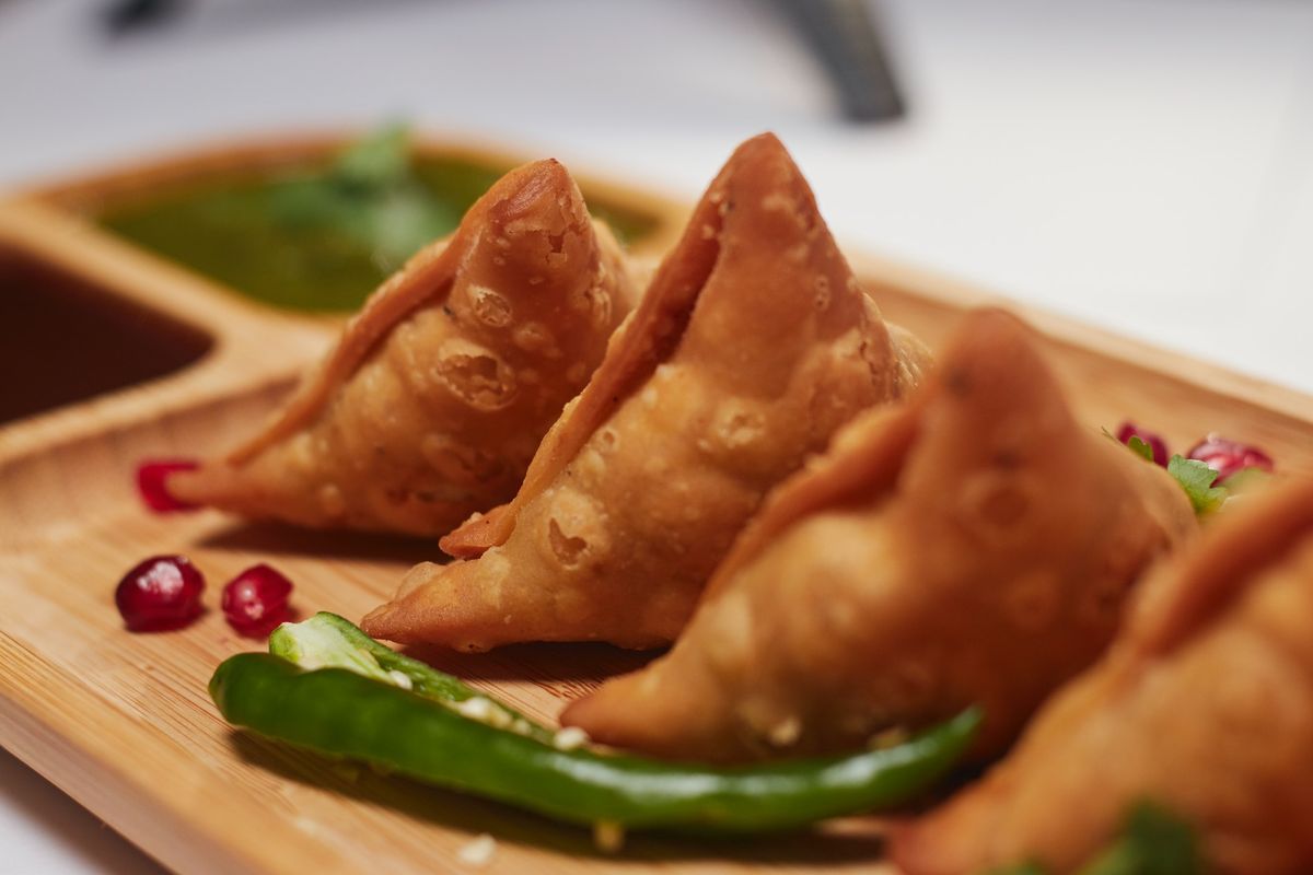 Samosa, masakan khas India yang sering dijadikan santapan untuk berbuka puasa.