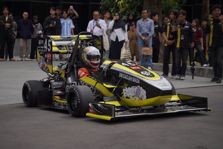 Momen Kemerdekaan, UGM Luncurkan Mobil Hybrid BM-15H ke Italia