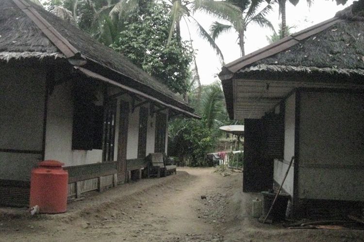 Kampung Kuta adalah Kampung Adat di Ciamis, Jawa Barat. 