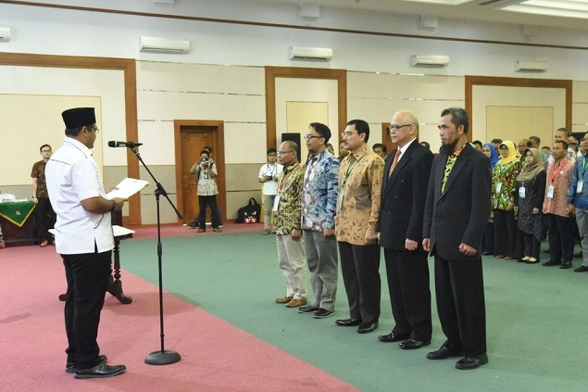 Kepala LAN Adi Suryanto, melantik Pengurus Pusat IWI Periode 2019-2023 yang terpilih dari hasil kongres.