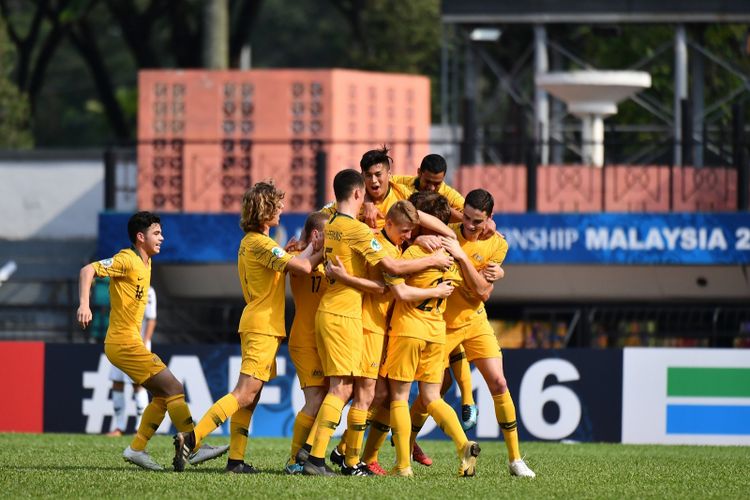 Para pemain Timnas U-16 Australia merayakan gol ke gawang Afghanistan pada pertandingan Grup D Piala Asia U-16 2018, 28 September 2018. 