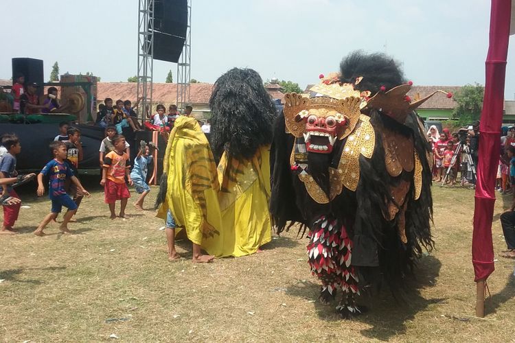 Kesenian tradisional Barongan, yang bisa dijadikan aset untuk menarik wisatawan asing datang ke Kendal, Jawa Tengah, Selasa (28/8/2018).