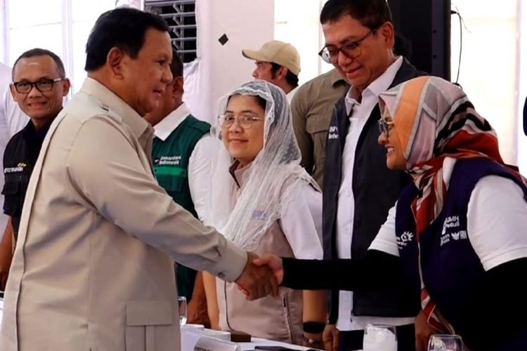 Presiden RI Prabowo Subianto terjun langsung meninjau Hunian Danantara untuk masyarakat terdampak bencana banjir di Aceh Tamiang. 