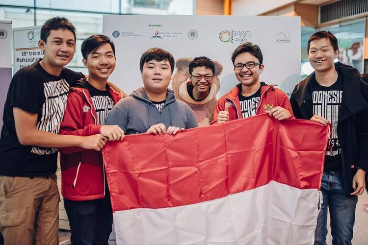 Tim pelajar Indonesia yang meraih 1 emas dan 5 perak dalam International Mathematical Olympiad (IMO) yang berlangsung di rumania.