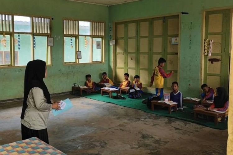 Siswa SD Belajar Lesehan, Pemkab Rejang Lebong Bengkulu Janjikan Pengadaan Mebel Sekolah