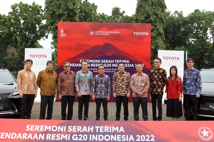 Toyota Serahkan 143 Mobil Listrik buat KTT G20 di Bali