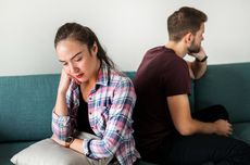 4 Tips Berhenti Overthinking Saat Jalani Hubungan Asmara