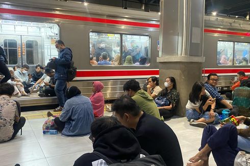 Imbas Pohon Tumbang, KRL ke Tanah Abang Hanya sampai Stasiun Sudimara