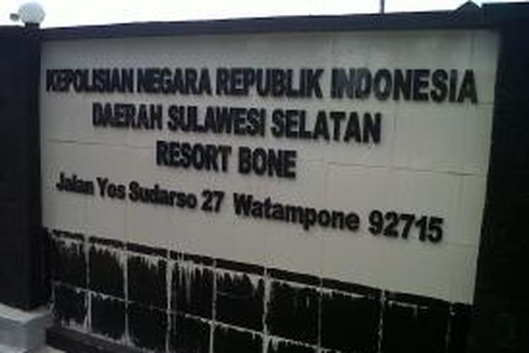 Aparat kepolisian di Kabupaten Bone, Sulawesi Selatan mengamankan ratusan tabung gas elpigi 3 kg yang digelapkan oleh karyawan agen. Jumat, (22/11/2013).