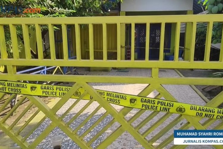 Penampakan rumah Iin Casinih (62). Iibu anggota DPR RI Bambang Hermanto itu ditemukan tewas di kediamannya, Desa Sukra, Kecamatan Sukra, Kabupaten Indramayu, Jawa Barat, Kamis (25/5/2023) malam.