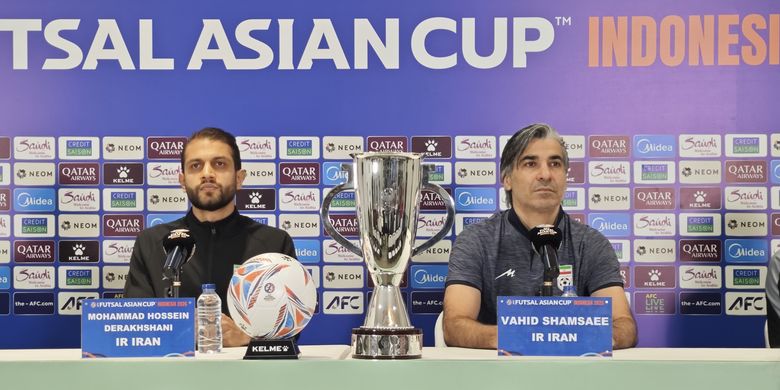 Pelatih Timnas Futsal Iran, Vahid Shamsaei, dan Mohammad Hossein Derakhshani