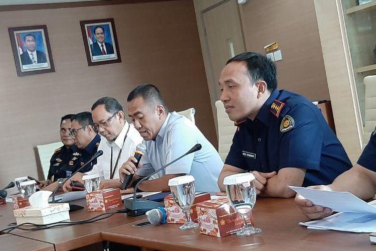 Pelaksana Tugas (Plt) Direktur Direktur Jenderal Pengawasan Sumber Daya Kelautan dan Perikanan (PSDKP) Agus Suherman menggelar jumpa pers di Kantor KKP di Jakarta, Selasa (15/10/2019)